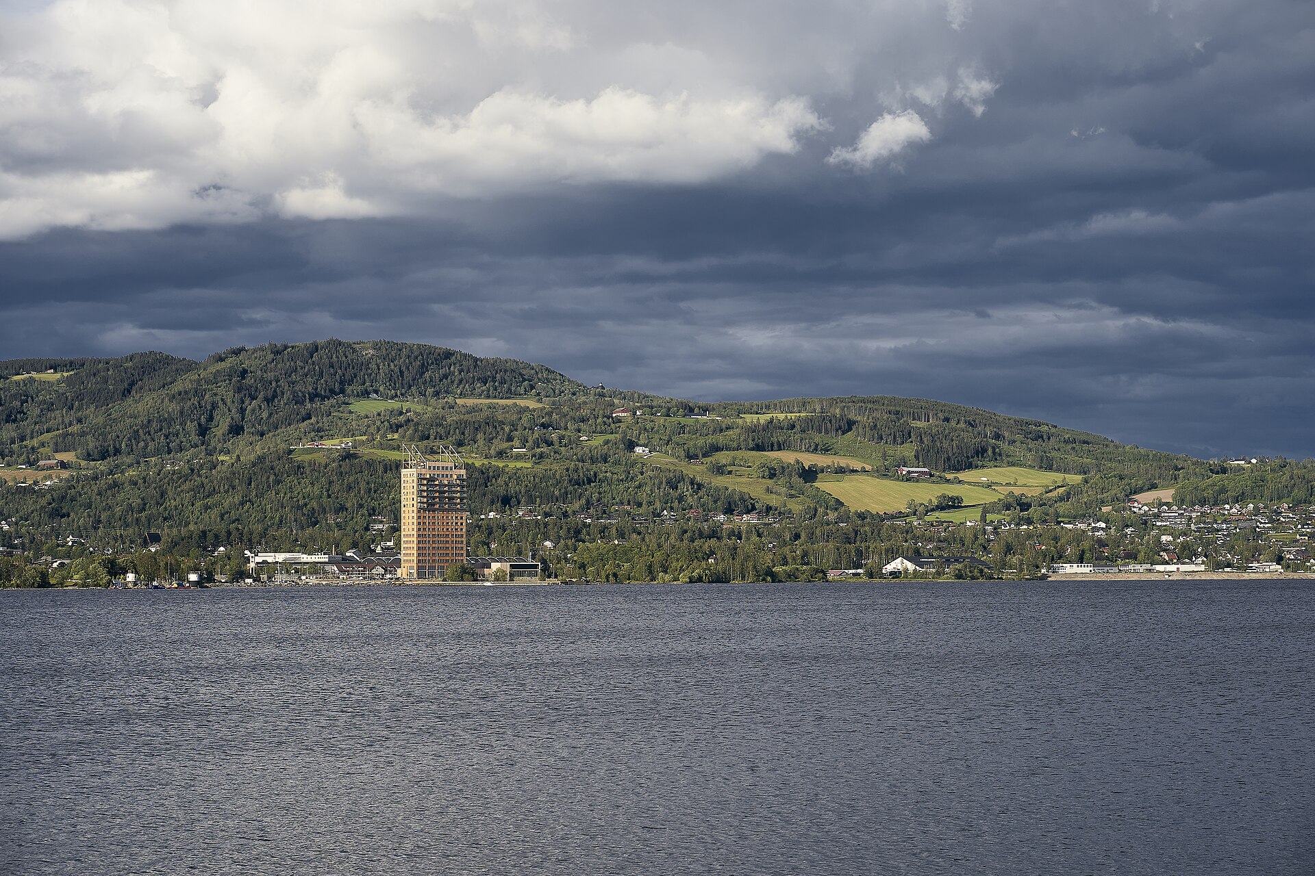 Mjøstårnet, Brumunddal