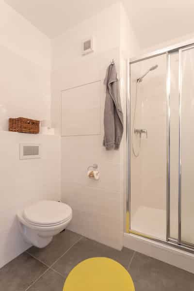 panelový byt 1+kk po rekonstrukci · 29 m² · Praha