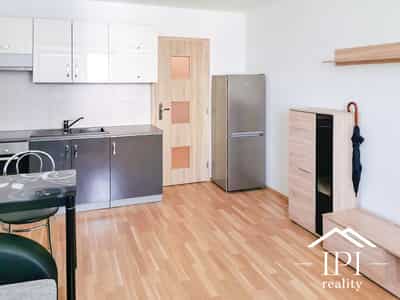 panelový byt 1+kk po rekonstrukci · 27 m² · Praha 2