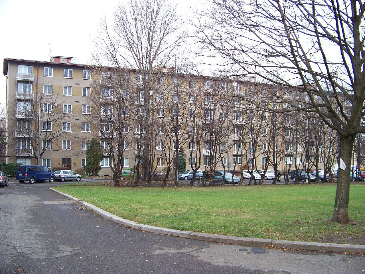 T03B — panelový dům