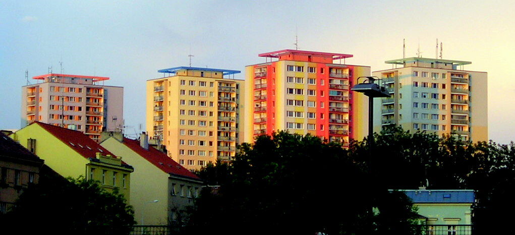 T08B — panelový dům