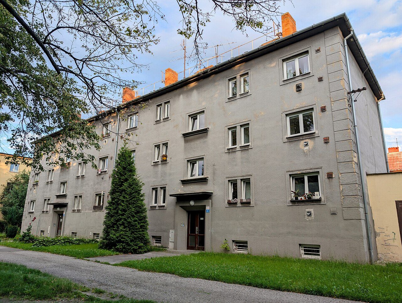 Starší řada T — panelový dům