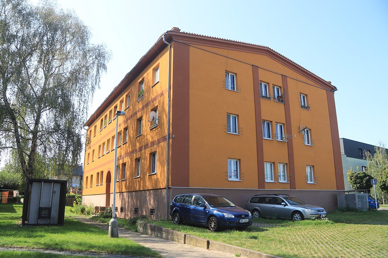 T15–T16 — panelový dům