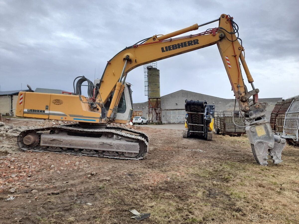 Prodej stavebního stroje Bagr Liebherr, Kroměříž.