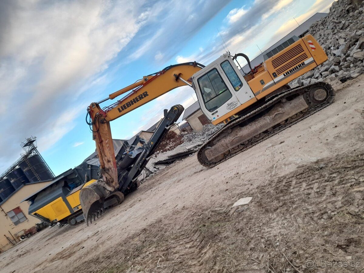 Prodej stavebního stroje Bagr Liebherr, Kroměříž.