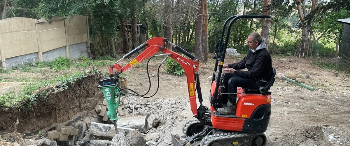 Pronájem stavebního stroje Lešení Minibagr, Česko.