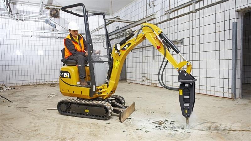 Prodej stavebního stroje Minibagr CAT 300.9D 2019, Brno.