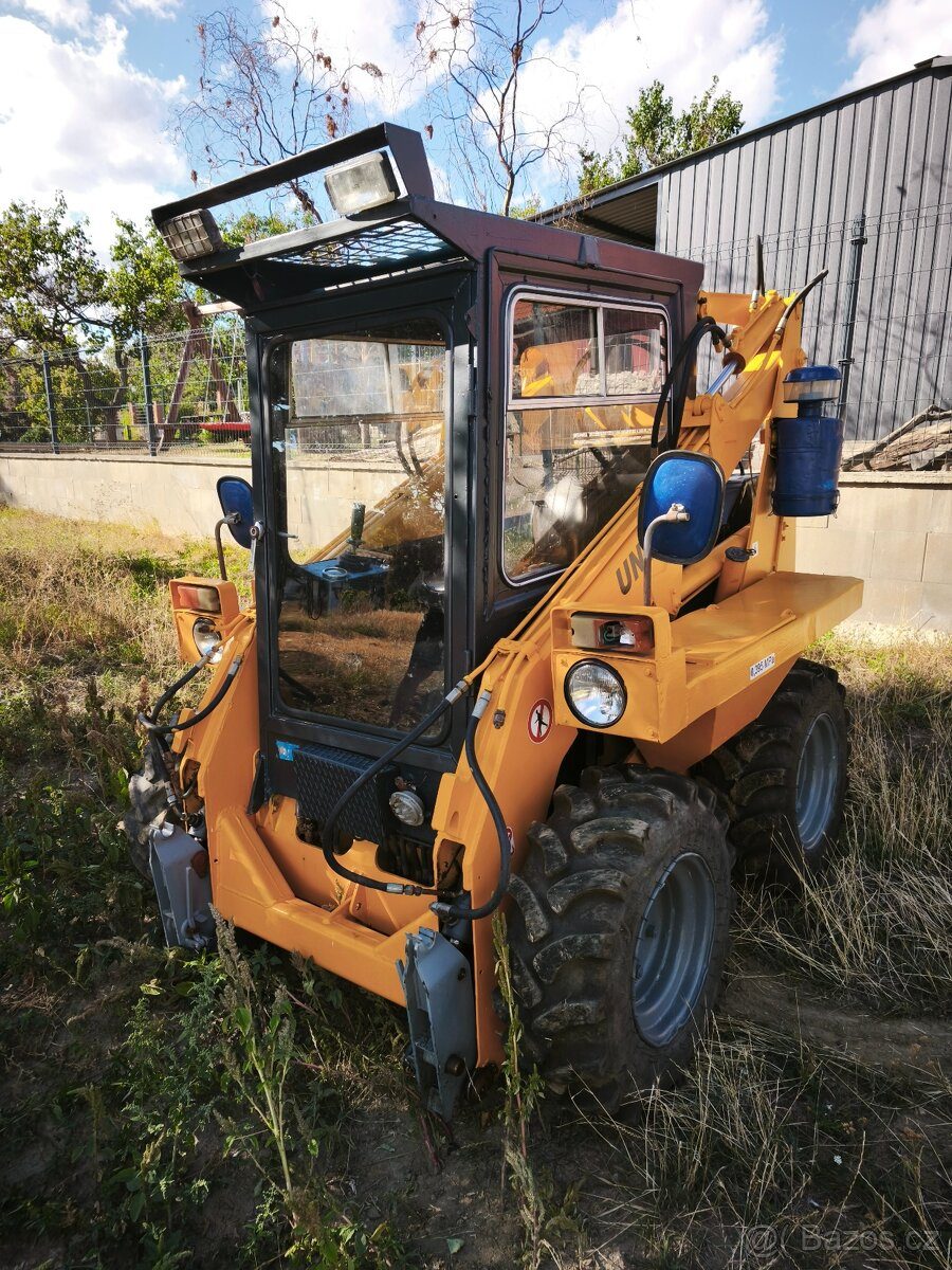 Prodej stavebního stroje Válec Unc 060, Znojmo.