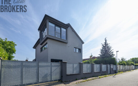Prodej Domy Vily Praha K novým domkům 300 m²