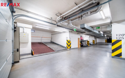 Prodej Garážová stání, 14 m² – Praha, Kbely, ulice Herlíkovická