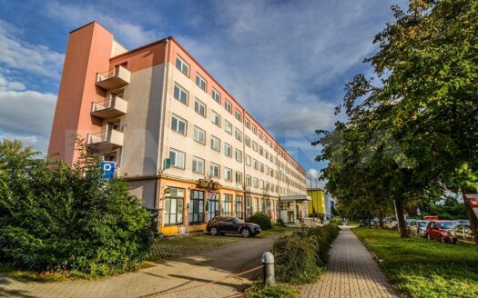 Pronájem Komerční Kanceláře Praha Litevská 77 m²