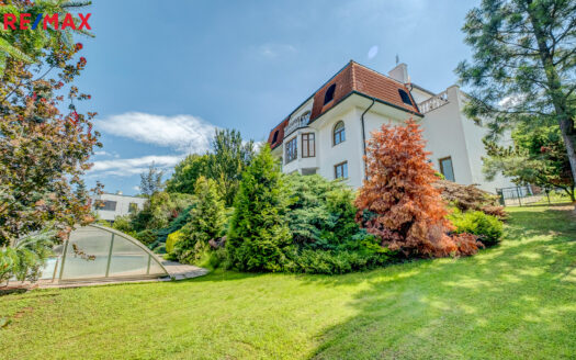 Prodej Domy Rodinné domy Praha Na dlážděnce 450 m²