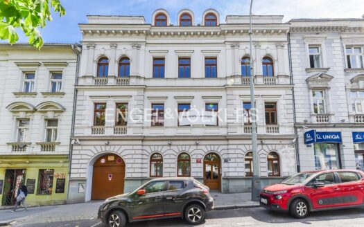 Pronájem Komerční Kanceláře Praha Bělohorská 1 m²