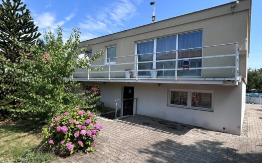 Prodej Komerční Obchody Praha Vačkářova 216 m²