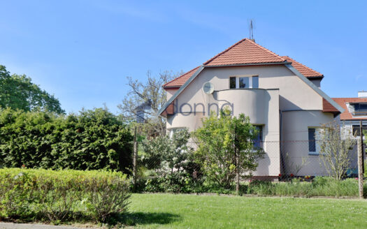 Prodej Domy Rodinné domy Praha Na hranicích 215 m²