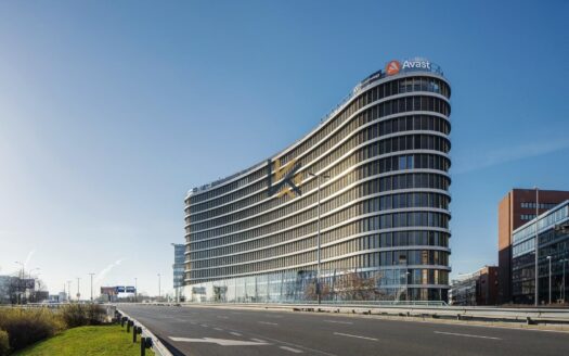 Pronájem Komerční Kanceláře Praha Pikrtova 887 m²