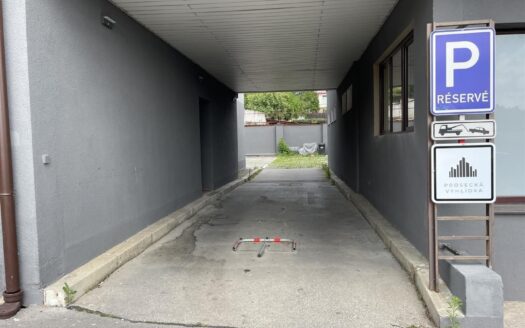 Pronájem Garážová stání, 10 m² – Praha, Prosek, ulice Na rozhraní