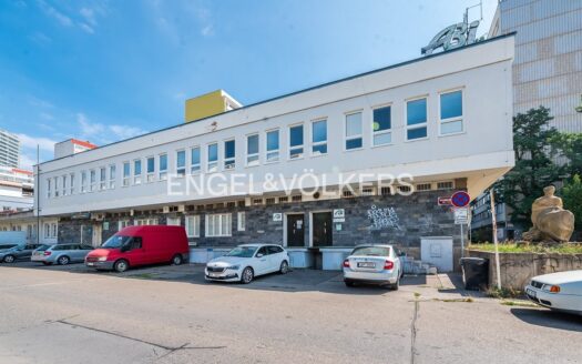 Pronájem Komerční Kanceláře Praha Pujmanové 340 m²