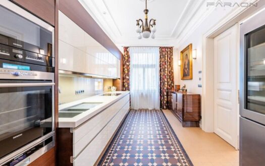 Pronájem Byty 4+1 Praha Pařížská 184 m²