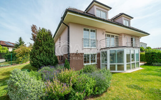 Prodej Domy Rodinné domy Praha Průhonek 350 m²