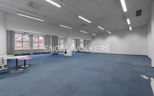 Pronájem Komerční Kanceláře Praha Na okraji 985 m²