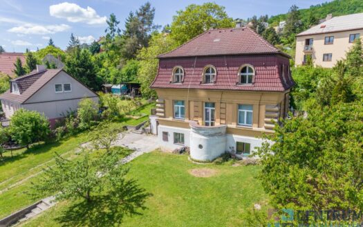 Prodej Domy Vily Praha Karlická 272 m²