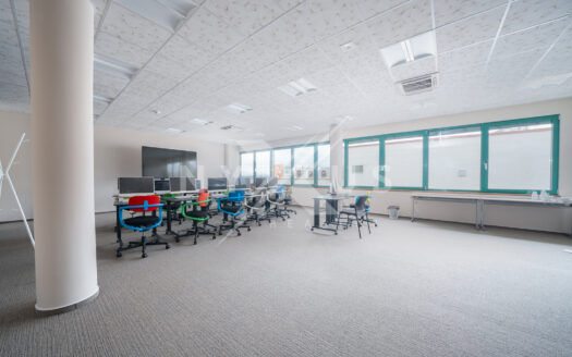 Pronájem Komerční Kanceláře Praha Jeremiášova 267 m²