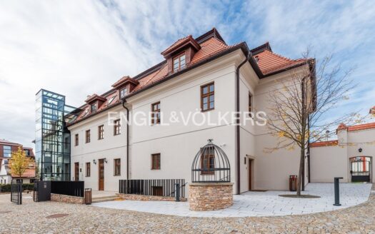 Pronájem Komerční Kanceláře Praha Pod Havránkou 303 m²