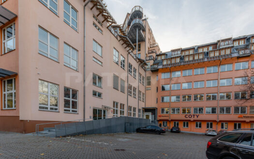 Pronájem Komerční Kanceláře Praha Na okraji 215 m²