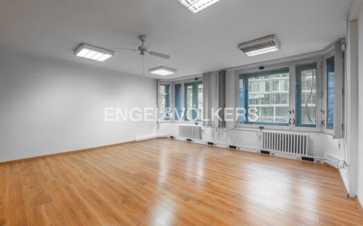 Pronájem Komerční Kanceláře Praha Ječná 30 m²