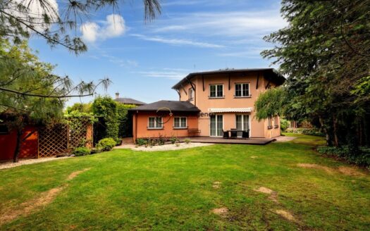 Prodej Domy Rodinné domy Praha 486 m²