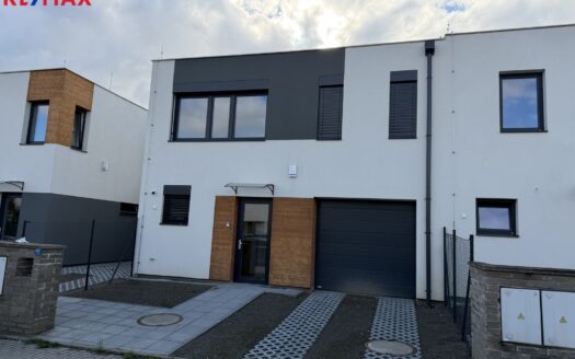 Pronájem Domy Rodinné domy Praha Vrbenská 114 m²