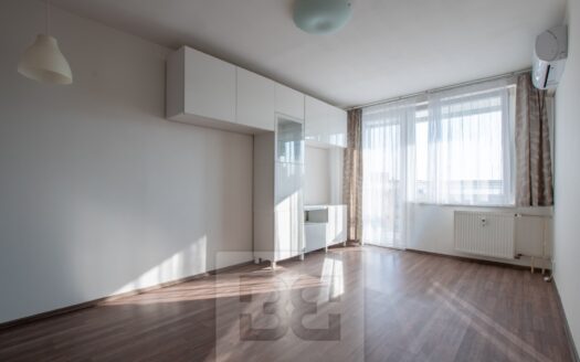 Pronájem Byty 2+kk Praha Zázvorkova 44 m²