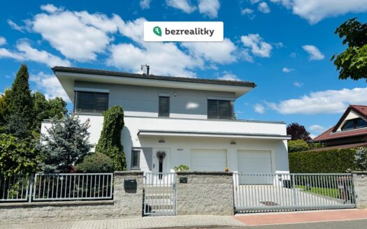 Prodej Domy Rodinné domy Praha Křemenáčová 220 m²