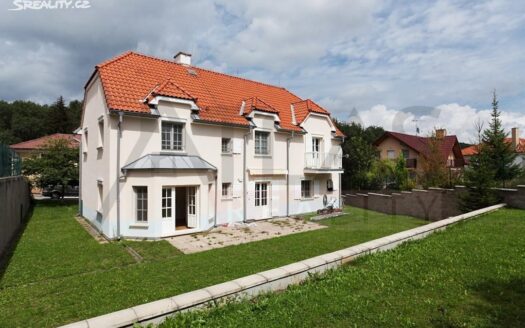 Pronájem Domy Rodinné domy Praha 221 m²