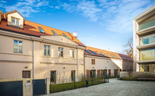 Prodej Domy Rodinné domy Praha Ke dvoru 248 m²