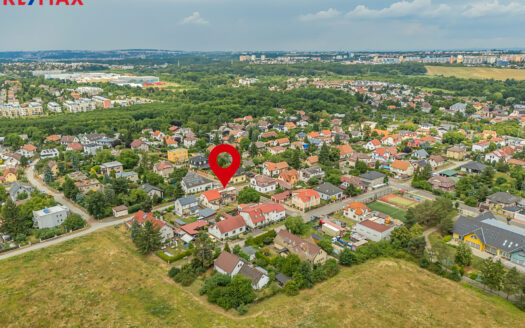 Prodej Domy Rodinné domy Praha Listopadová 302 m²