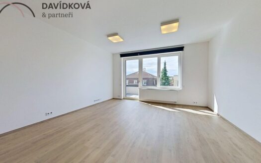 Pronájem bytu 1+kk, 35 m² – Praha, Velká Chuchle, ulice Na hvězdárně