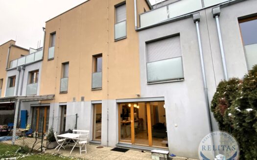 Prodej Domy Rodinné domy Praha U svahu 180 m²