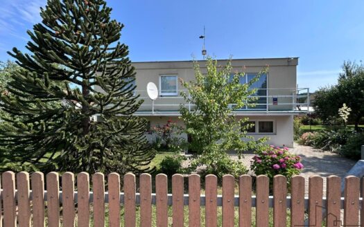 Prodej Domy Rodinné domy Praha Vačkářova 216 m²