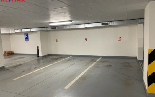 Pronájem Garážová stání, 16 m² – Praha, Smíchov, ulice Na pláni