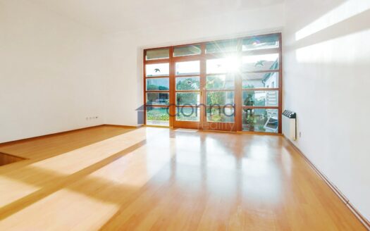 Pronájem Domy Rodinné domy Praha Nad šejdrem 252 m²