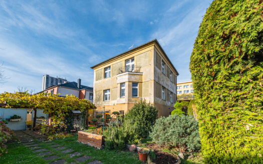 Prodej Domy Rodinné domy Praha Břežanská 215 m²