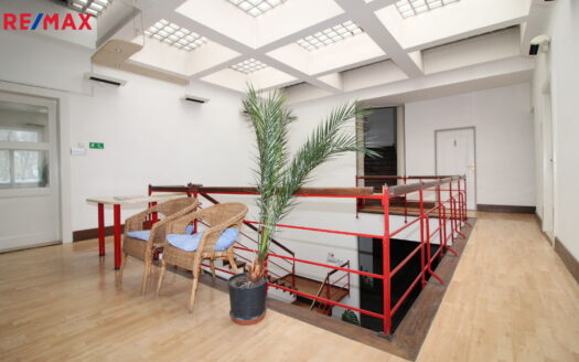 Pronájem Komerční Kanceláře Praha Holečkova 79 m²