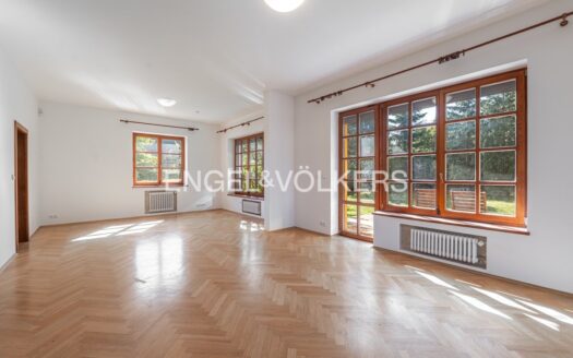 Pronájem Domy Vily Praha Oddělená 316 m²