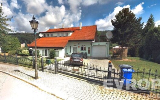 Prodej Domy Rodinné domy Praha Na Malé Šárce 178 m²