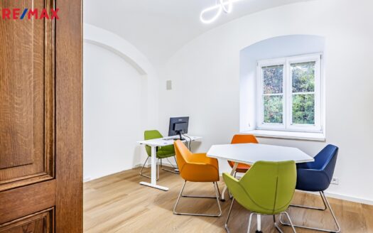 Pronájem Komerční Kanceláře Praha Kotlaska 110 m²