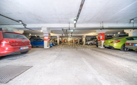 Prodej Garážová stání, 11 m² – Praha, Lhotka, ulice Ve Lhotce