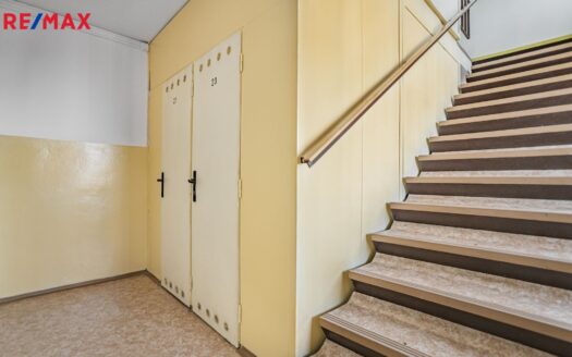 Pronájem bytu 1+kk, 34 m² – Praha, Prosek, ulice Prosecká
