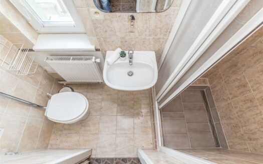 Prodej bytu 1+kk, 38 m² – Praha, Lysolaje, ulice Lysolajské údolí